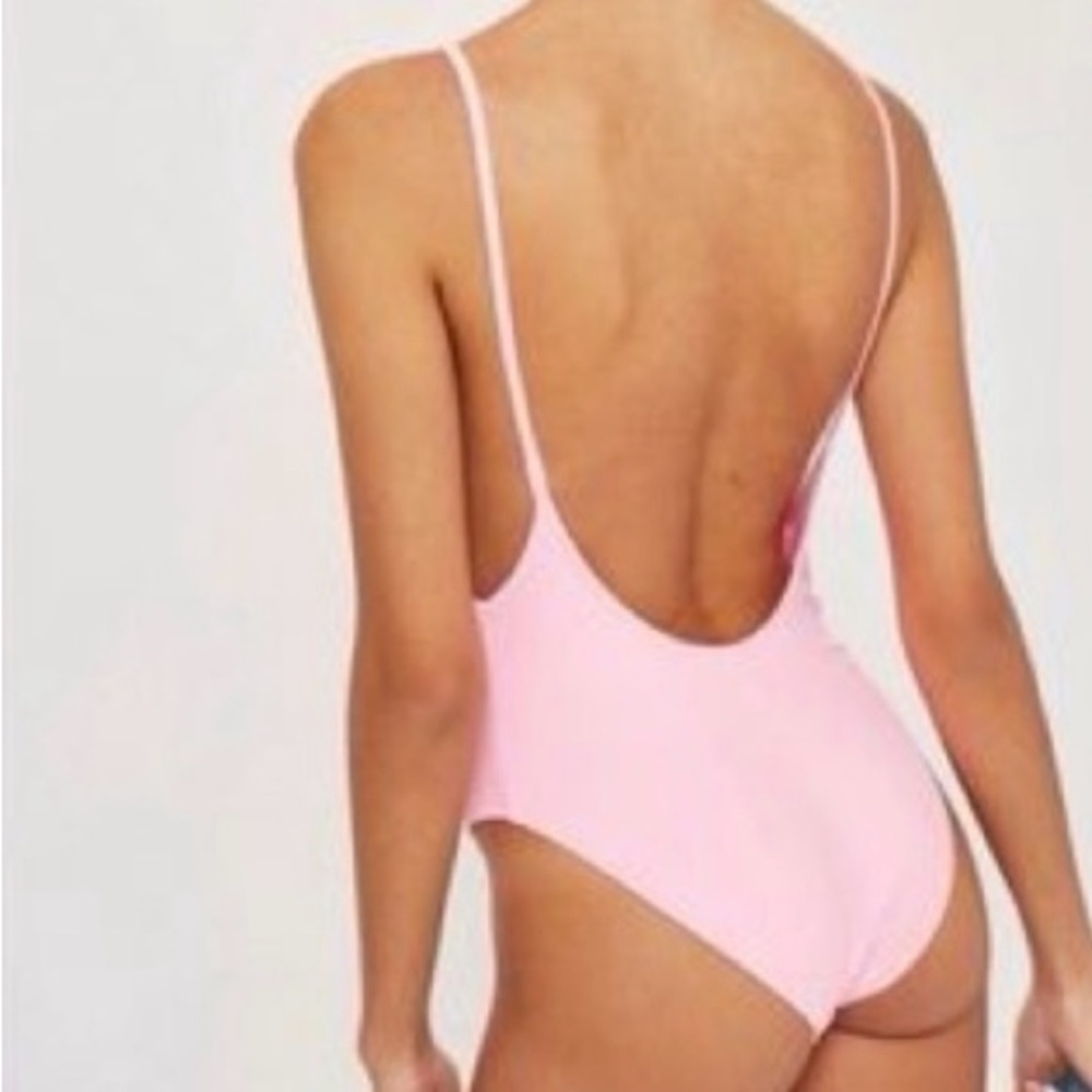 ♻️NWT -Pink Plunging V-Neck, size 10